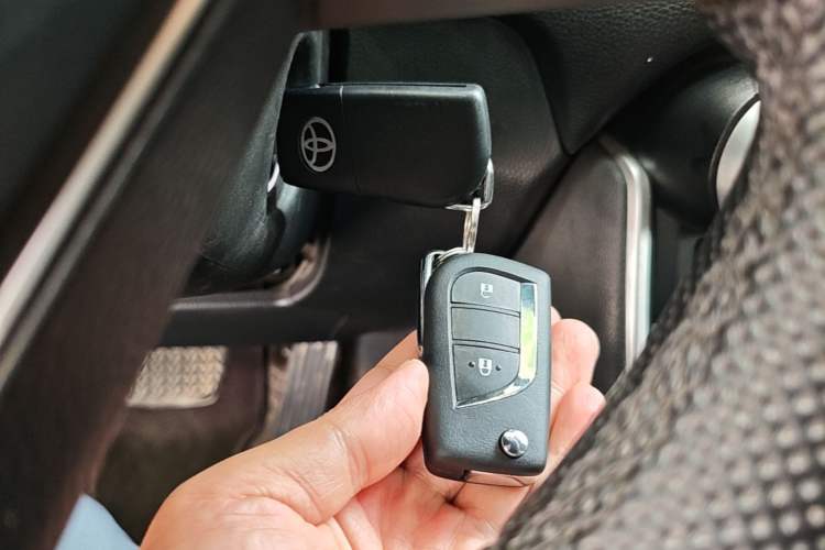 Used Toyota RAV4 2023 2.0L CVT Two-Wheel Drive Urban Edition Vehicle Key