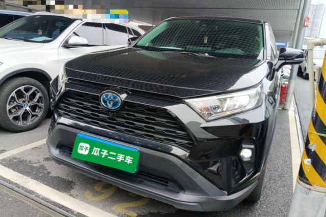 Ojetý Toyota RAV4 2023 Dual-Motor 2.5L E-CVT Two-Wheel Drive Elite Edition