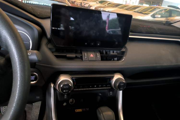 Used Toyota RAV4 2023 2.0L CVT Two-Wheel Drive Fashion Edition Audio And AC Panel