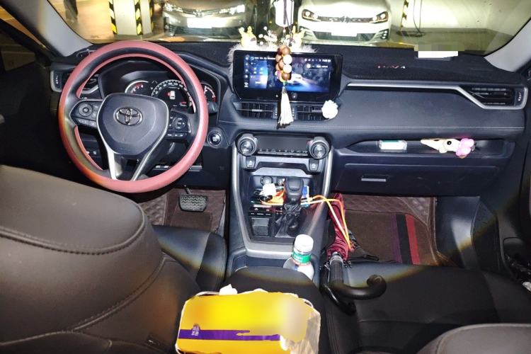 Used Toyota RAV4 2023 2.0L CVT Two-Wheel Drive Fashion Edition Center Console
