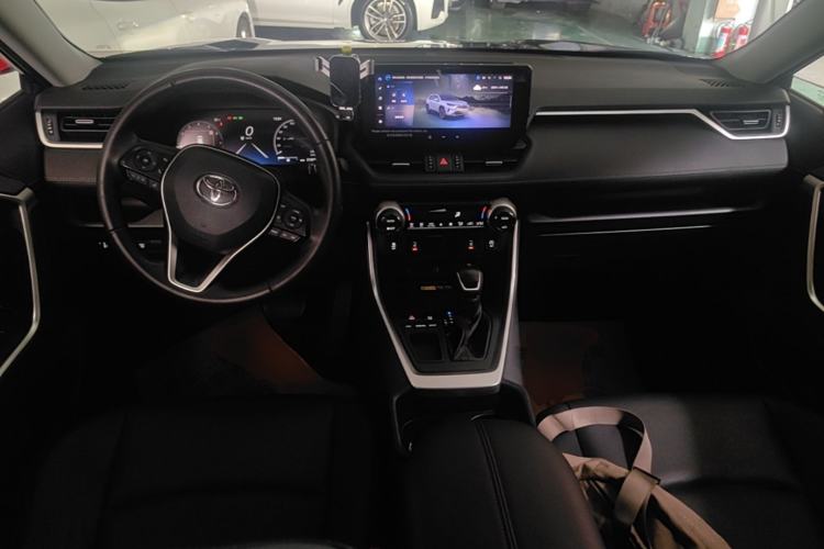 Used Toyota RAV4 2023 2.0L CVT Two-Wheel Drive Fashion Plus Edition Center Console