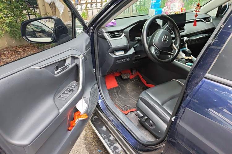 Used Toyota RAV4 2023 2.0L CVT Two-Wheel Drive Fashion Plus Edition Driver Seat