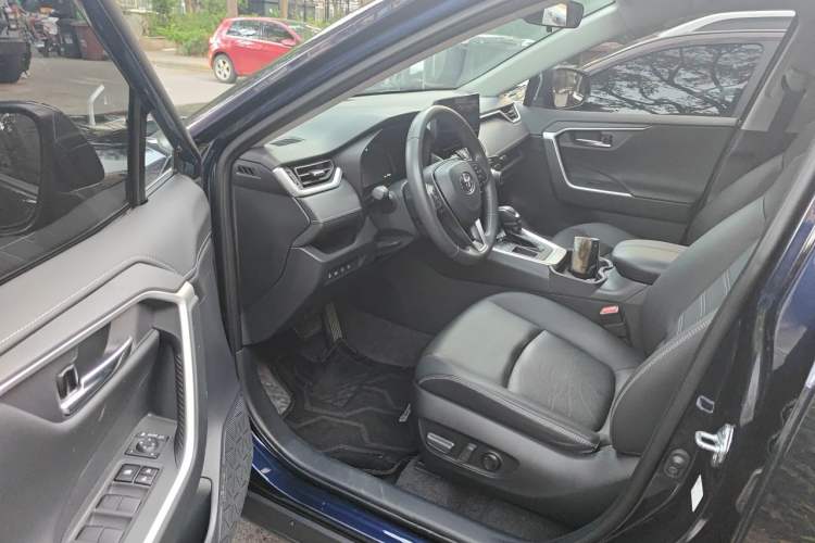Used Toyota RAV4 2023 2.0L CVT Two-Wheel Drive Fashion Plus Edition Driver Seat