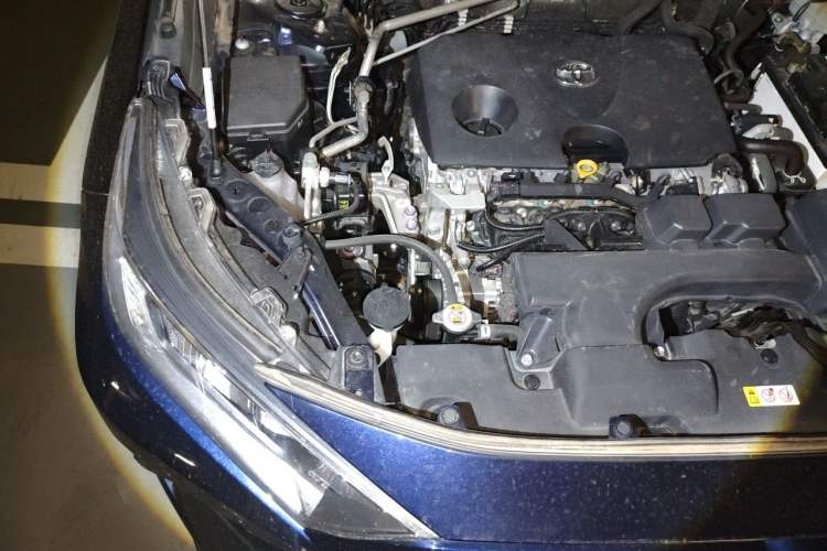 Used Toyota RAV4 2023 2.0L CVT Two-Wheel Drive Fashion Edition Engine Bay Right