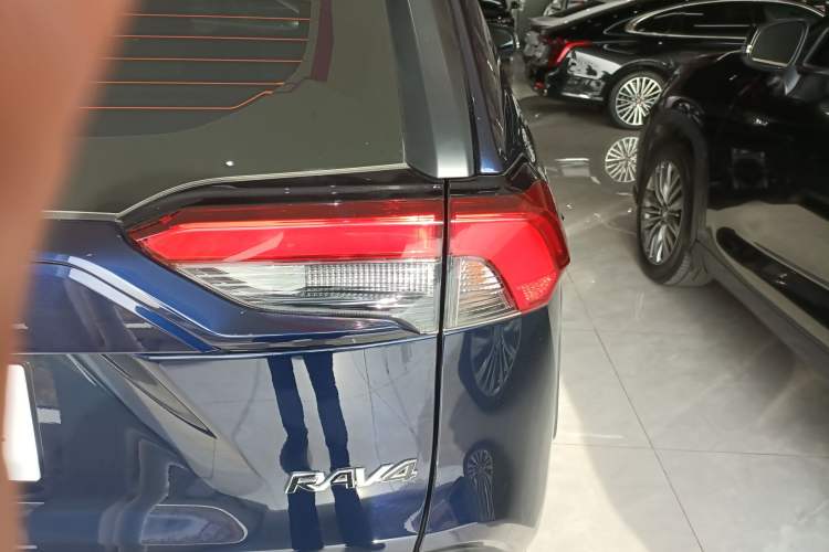 Used Toyota RAV4 2023 2.0L CVT Two-Wheel Drive Fashion Plus Edition Exterior 6