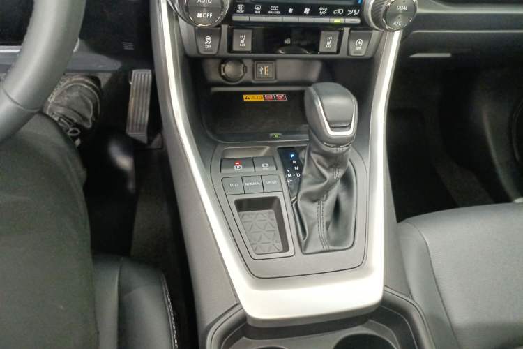 Used Toyota RAV4 2023 2.0L CVT Two-Wheel Drive Fashion Plus Edition Gear Lever