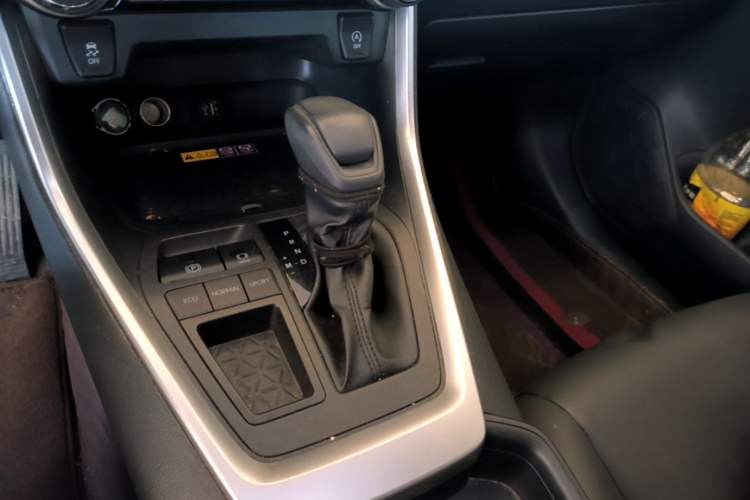 Used Toyota RAV4 2023 2.0L CVT Two-Wheel Drive Fashion Edition Gear Lever