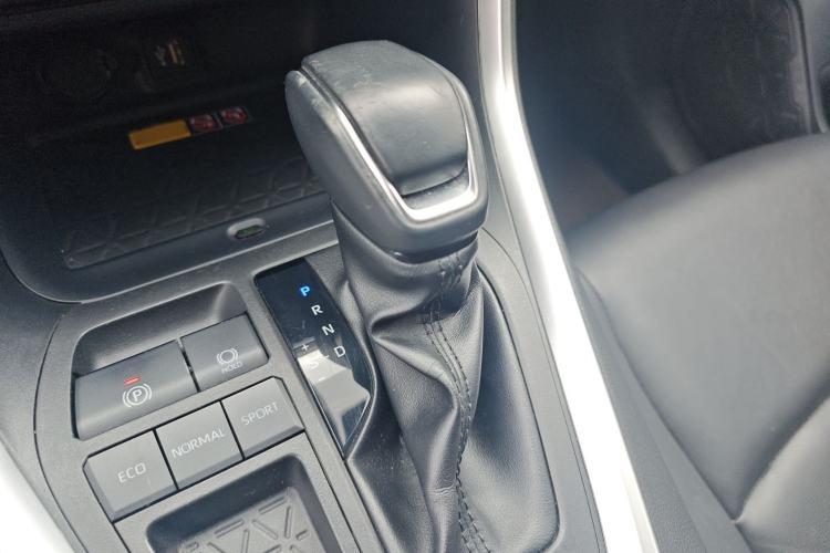 Used Toyota RAV4 2023 Dual-Engine 2.5L E-CVT Two-Wheel Drive Elite Plus Edition Gear Lever