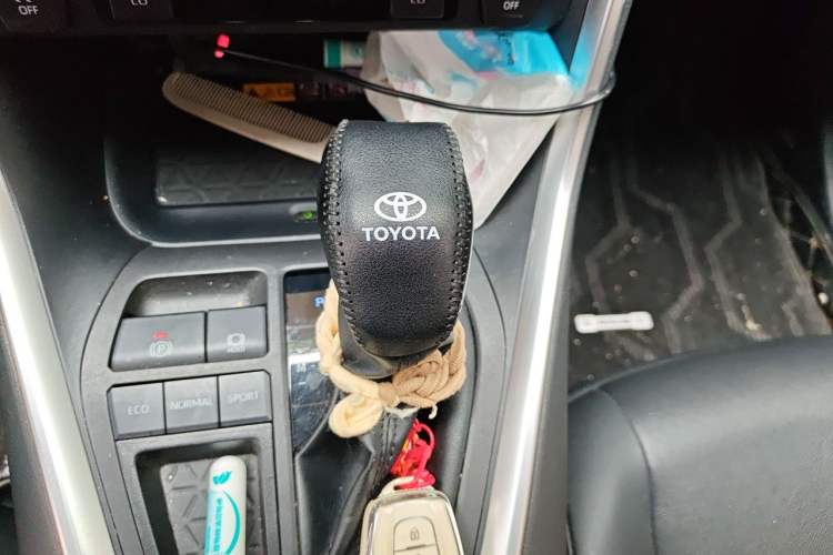 Used Toyota RAV4 2023 2.0L CVT Two-Wheel Drive Fashion Plus Edition Gear Lever