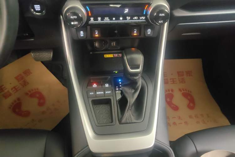 Used Toyota RAV4 2023 2.0L CVT Two-Wheel Drive Fashion Plus Edition Gear Lever