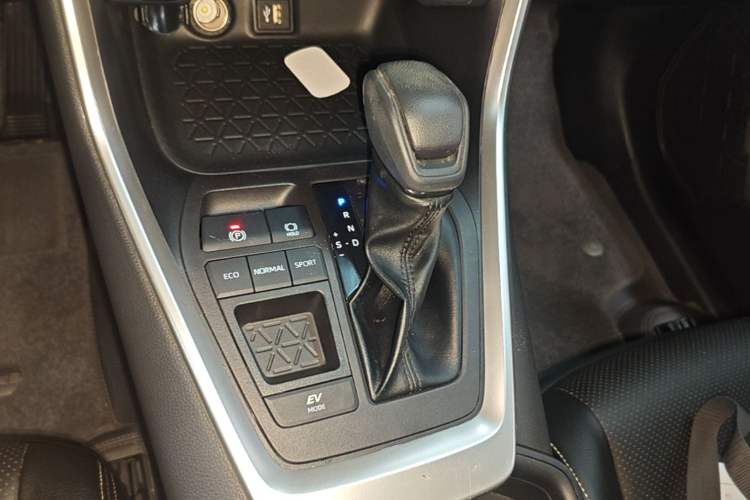 Used Toyota RAV4 2023 Dual-Motor 2.5L E-CVT Two-Wheel Drive Elite Edition Gear Lever