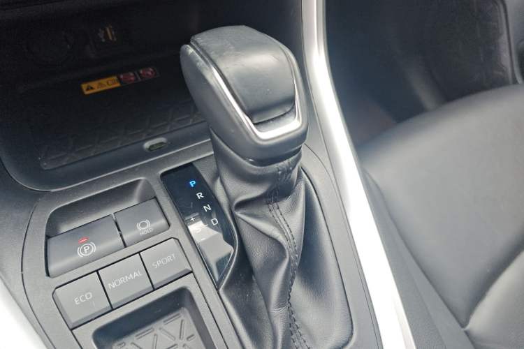 Used Toyota RAV4 2023 Dual-Engine 2.5L E-CVT Two-Wheel Drive Elite Plus Edition Gear Lever