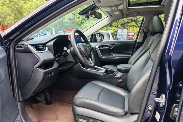 Used Toyota RAV4 2023 2.0L CVT Two-Wheel Drive Fashion Edition Interior 1