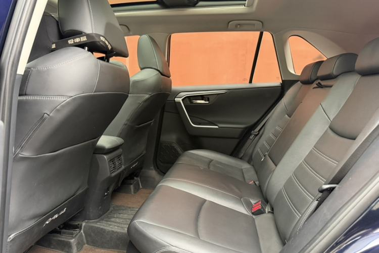 Used Toyota RAV4 2023 Dual-Engine 2.5L E-CVT Two-Wheel Drive Elite Plus Edition Interior 2