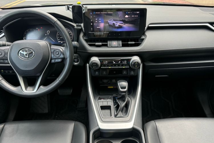 Used Toyota RAV4 2023 2.0L CVT Two-Wheel Drive Fashion Plus Edition Interior 2