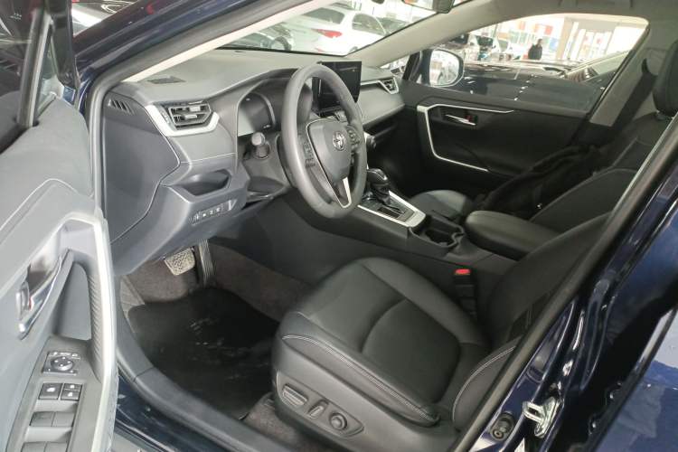 Used Toyota RAV4 2023 2.0L CVT Two-Wheel Drive Fashion Plus Edition Interior 3