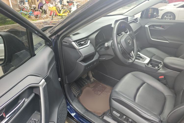 Used Toyota RAV4 2023 Dual-Engine 2.5L E-CVT Two-Wheel Drive Elite Plus Edition Interior 3