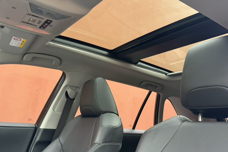 Used Toyota RAV4 2023 Dual-Engine 2.5L E-CVT Two-Wheel Drive Elite Plus Edition Interior 3