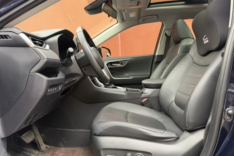 Used Toyota RAV4 2023 Dual-Engine 2.5L E-CVT Two-Wheel Drive Elite Plus Edition Interior 5