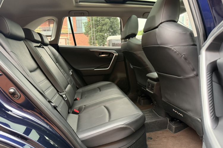 Used Toyota RAV4 2023 Dual-Engine 2.5L E-CVT Two-Wheel Drive Elite Plus Edition Interior 6