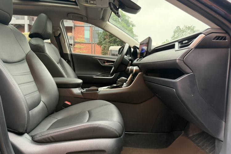 Used Toyota RAV4 2023 Dual-Engine 2.5L E-CVT Two-Wheel Drive Elite Plus Edition Interior 7