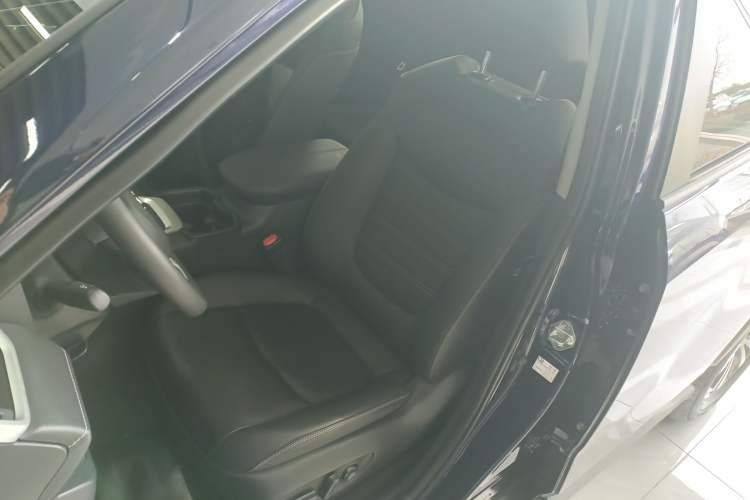 Used Toyota RAV4 2023 2.0L CVT Two-Wheel Drive Fashion Plus Edition Left Front Seat