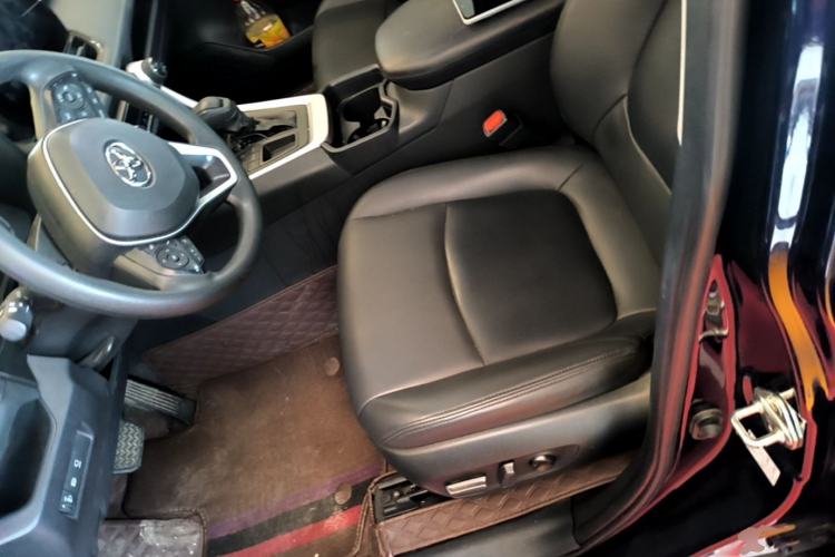Used Toyota RAV4 2023 2.0L CVT Two-Wheel Drive Fashion Edition Left Front Seat