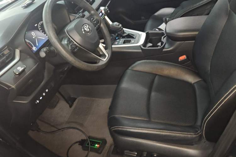 Used Toyota RAV4 2023 Dual-Motor 2.5L E-CVT Two-Wheel Drive Elite Edition Left Front Seat