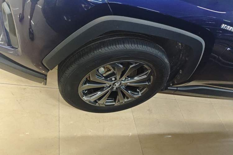 Used Toyota RAV4 2023 Dual-Motor 2.5L E-CVT Two-Wheel Drive Elite Edition Left Front Wheel Hub