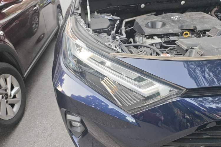 Used Toyota RAV4 2023 2.0L CVT Two-Wheel Drive Fashion Plus Edition Right Front Headlight