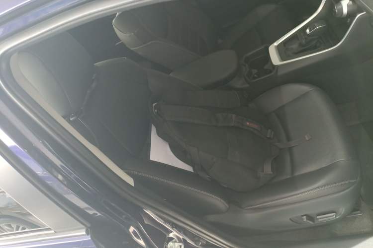Used Toyota RAV4 2023 2.0L CVT Two-Wheel Drive Fashion Plus Edition Right Front Seat
