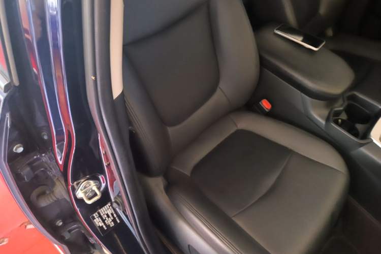 Used Toyota RAV4 2023 2.0L CVT Two-Wheel Drive Fashion Edition Right Front Seat