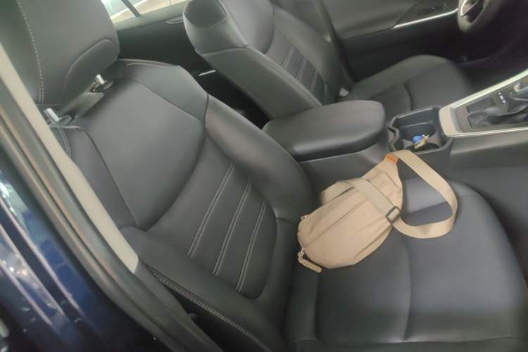 Used Toyota RAV4 2023 2.0L CVT Two-Wheel Drive Fashion Plus Edition Right Front Seat
