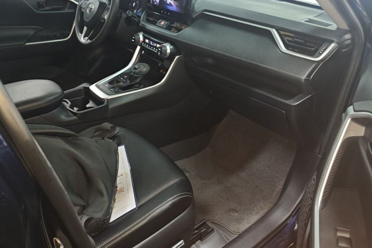 Used Toyota RAV4 2023 Dual-Motor 2.5L E-CVT Two-Wheel Drive Elite Edition Right Front Seat