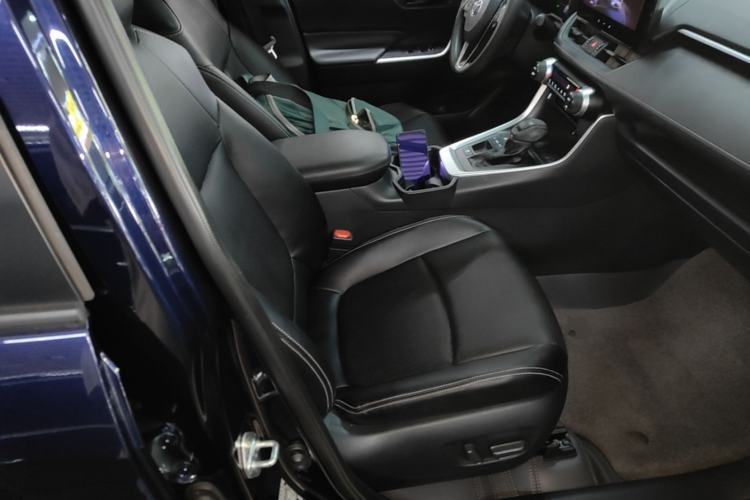 Used Toyota RAV4 2023 Dual-Motor 2.5L E-CVT Two-Wheel Drive Elite Edition Right Front Seat