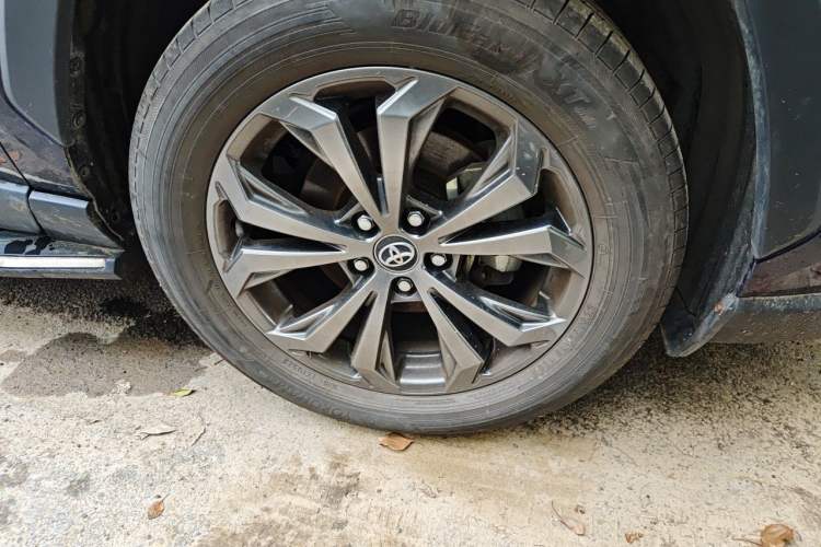 Used Toyota RAV4 2023 2.0L CVT Two-Wheel Drive Fashion Plus Edition Right Front Wheel Hub