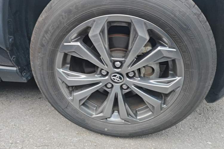 Used Toyota RAV4 2023 2.0L CVT Two-Wheel Drive Fashion Plus Edition Right Front Wheel Hub