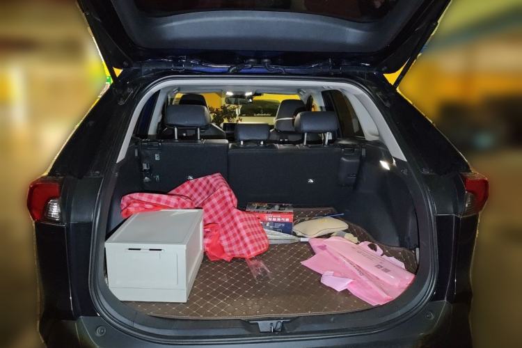 Used Toyota RAV4 2023 2.0L CVT Two-Wheel Drive Fashion Edition Trunk