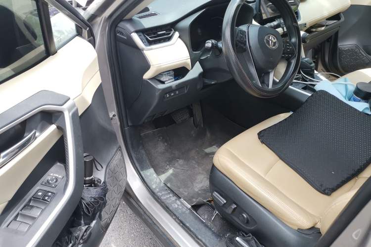 Used Toyota RAV4 2023 2.0L CVT Two-Wheel Drive Fashion Edition Driver Seat