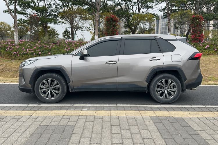 Used Toyota RAV4 2023 2.0L CVT Two-Wheel Drive Fashion Edition Exterior 4