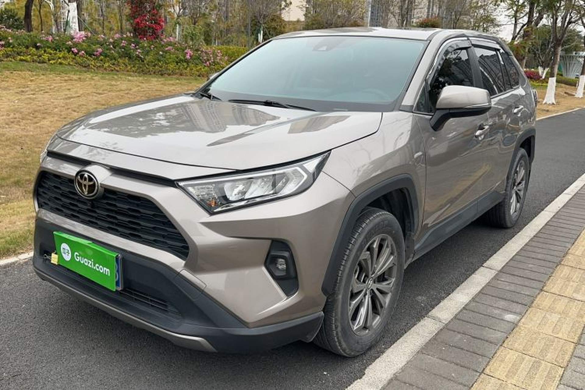 Used Toyota RAV4 2023 2.0L CVT Two-Wheel Drive Fashion Edition Front Left 45 Deg