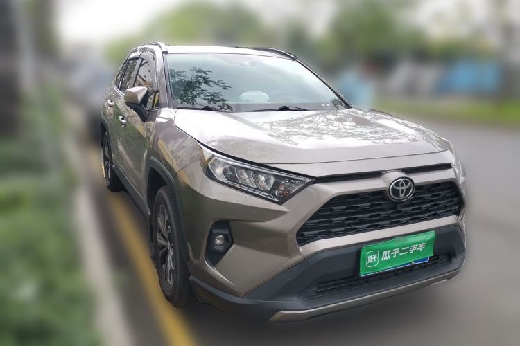 Used Toyota RAV4 2023 2.0L CVT Two-Wheel Drive Fashion Edition Front Right 45 Deg