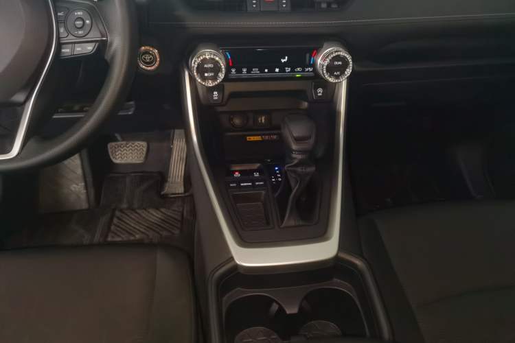 Used Toyota RAV4 2023 2.0L CVT Two-Wheel Drive Fashion Edition Gear Lever