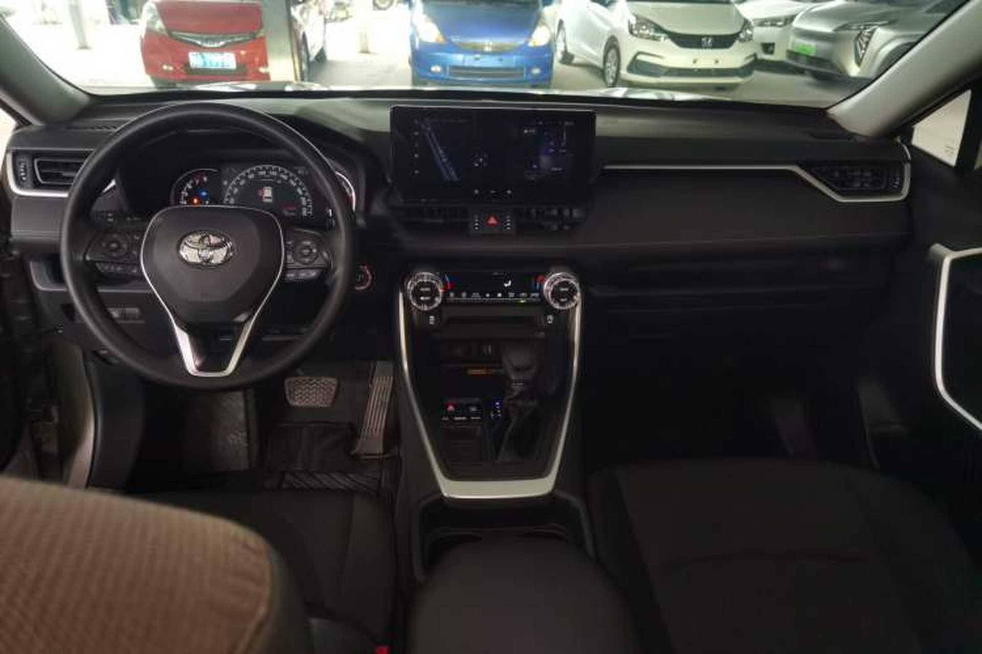 Used Toyota RAV4 2023 2.0L CVT Two-Wheel Drive Fashion Edition Interior 2