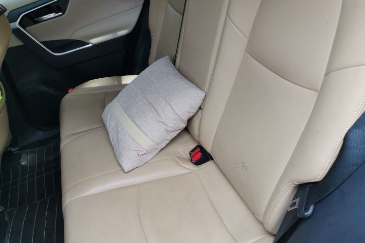 Used Toyota RAV4 2023 2.0L CVT Two-Wheel Drive Fashion Edition Left Rear Seat