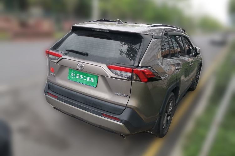 Used Toyota RAV4 2023 2.0L CVT Two-Wheel Drive Fashion Edition Rear Right 45 Deg
