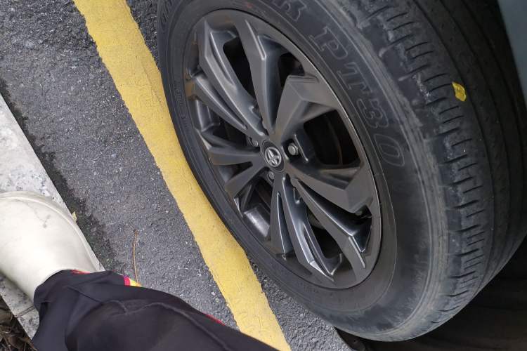 Used Toyota RAV4 2023 2.0L CVT Two-Wheel Drive Fashion Edition Right Front Wheel Hub