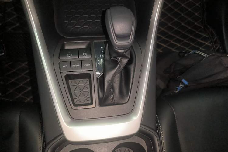 Used Toyota RAV4 2023 2.0L CVT Two-Wheel Drive Urban Edition Gear Lever