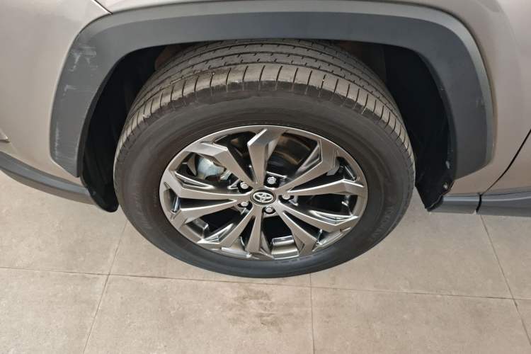 Used Toyota RAV4 2023 2.0L CVT Two-Wheel Drive Fashion Plus Edition Left Front Wheel Hub