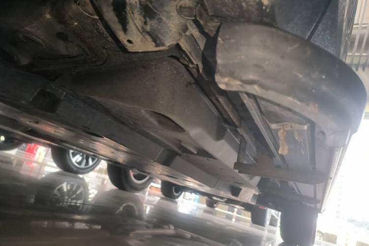 Used Toyota RAV4 2023 2.0L CVT Two-Wheel Drive Urban Edition Left Side Sill